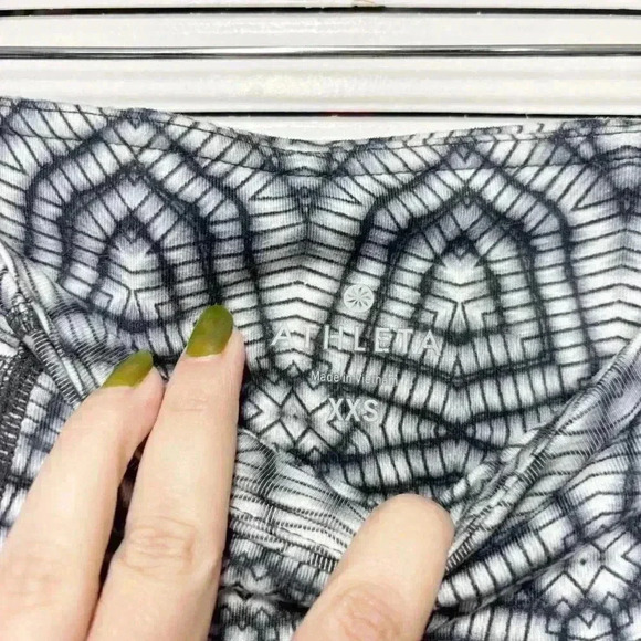 Athleta Women Mixed Geo Chaturanga Capri Black and White Leggings Size XXS - Picture 3 of 5